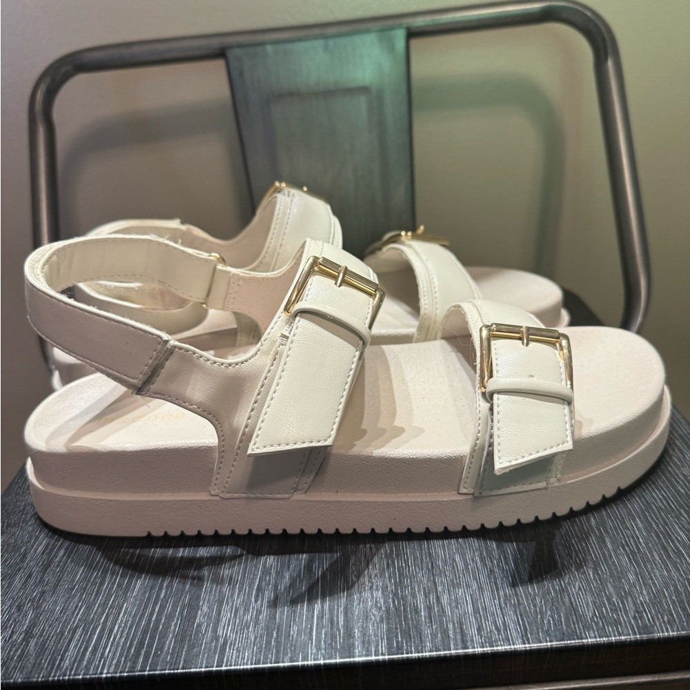 Madden Girl  Sprittz  Flat Sandal Sz 8.5 Summer Preppy - Picture 3 of 11